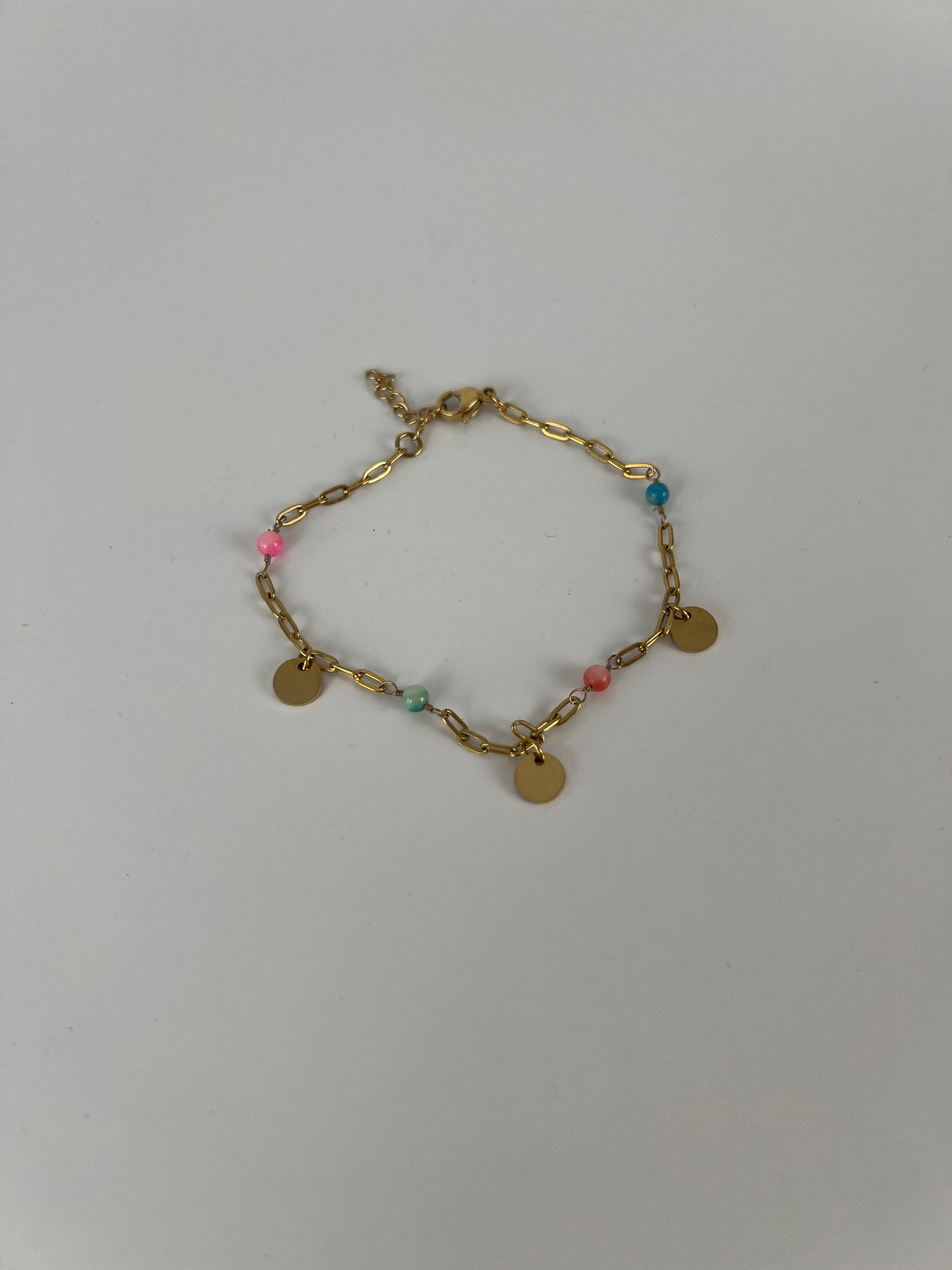 Armband met gekleurde balletjes
