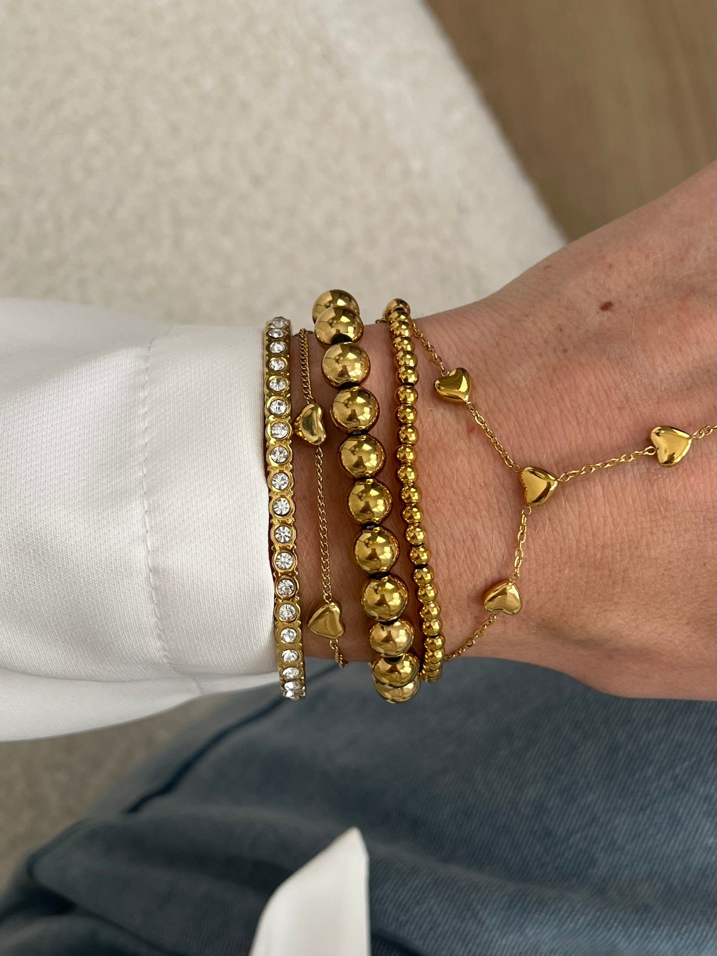 Fijn armbandje met hartjes