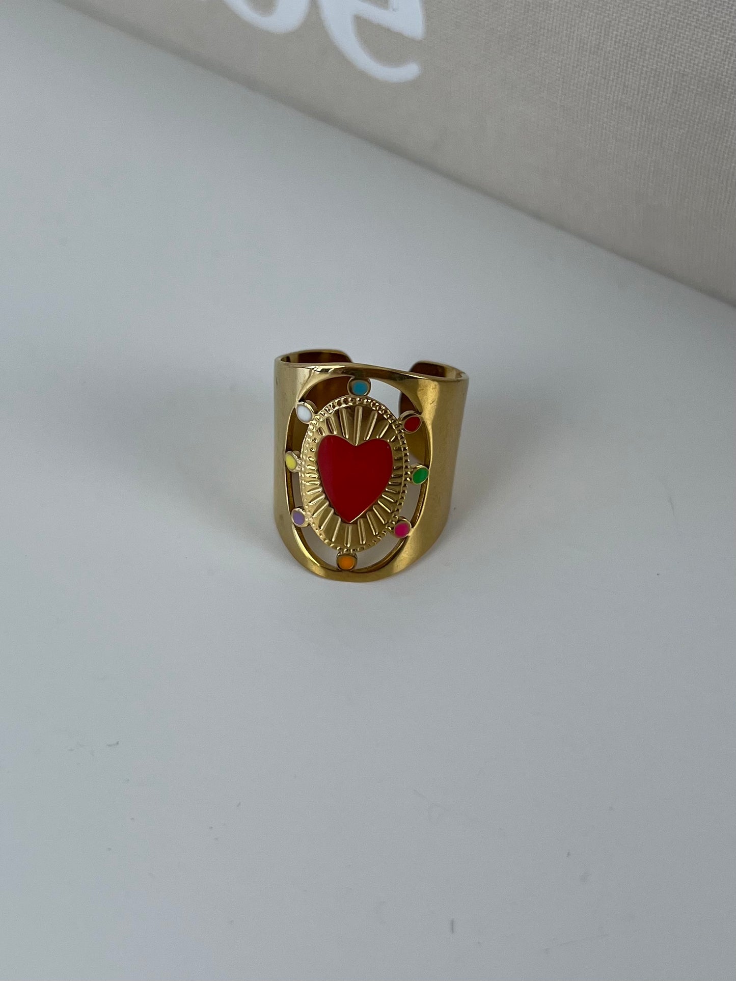Ring statement met kleur en hart midden