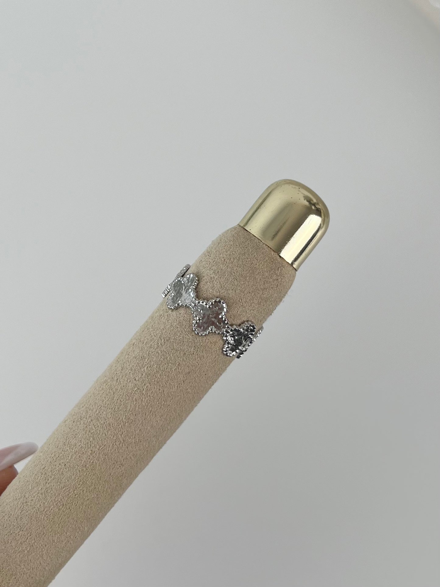 Ring dichte klavers met randje zilver