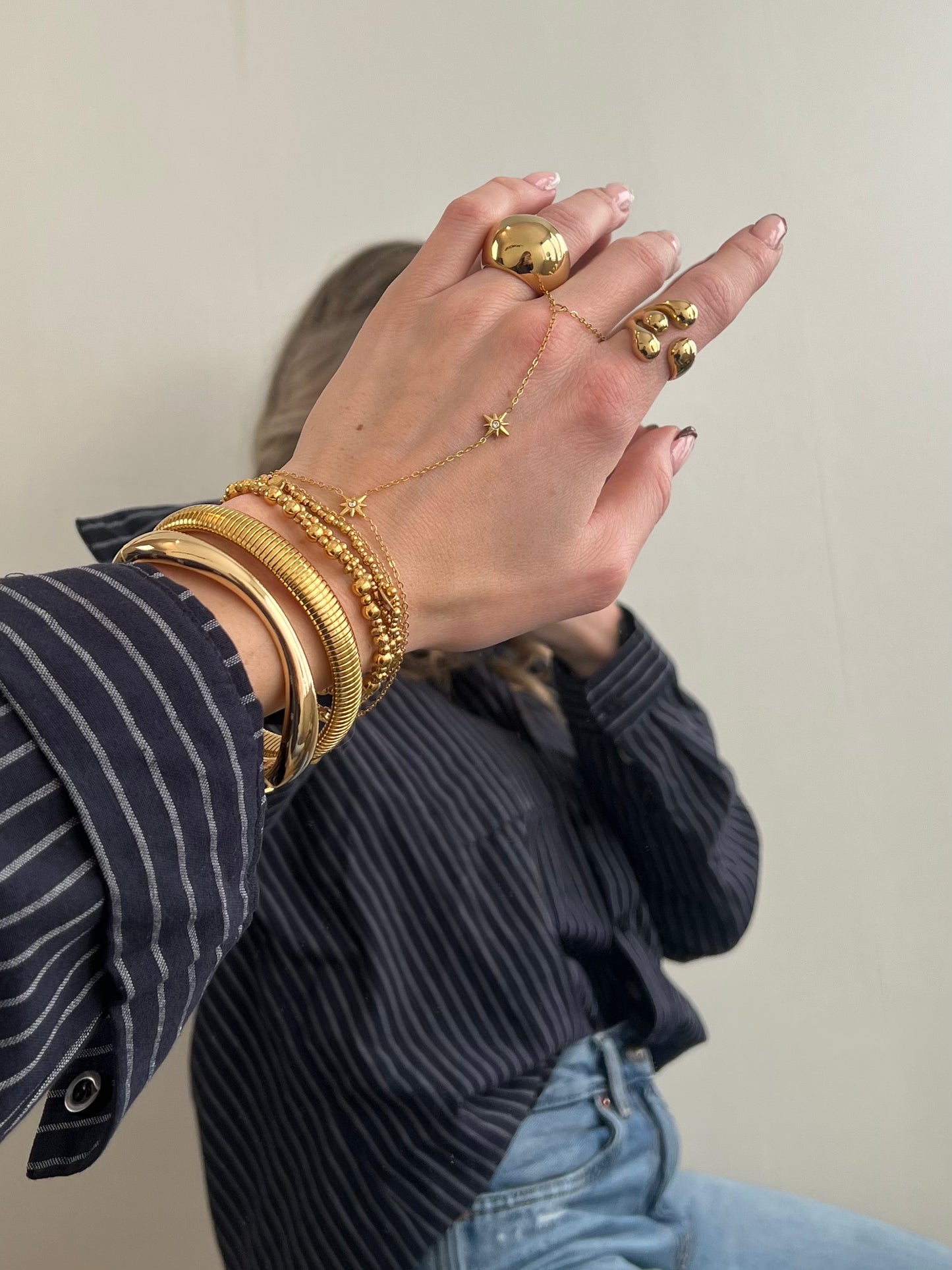 Hand chain stars