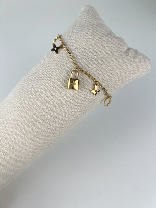 Armband met verschillende bedels