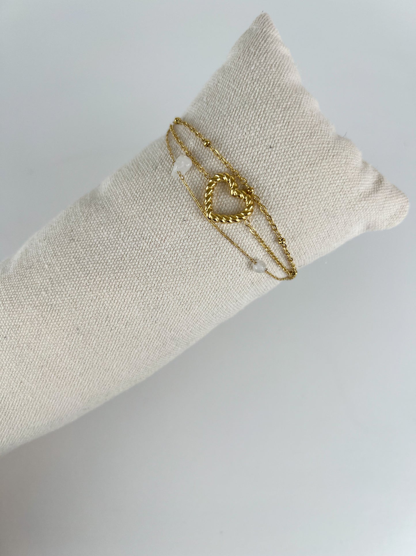 Armband meerde laagjes met hartje en gekleurde steentjes