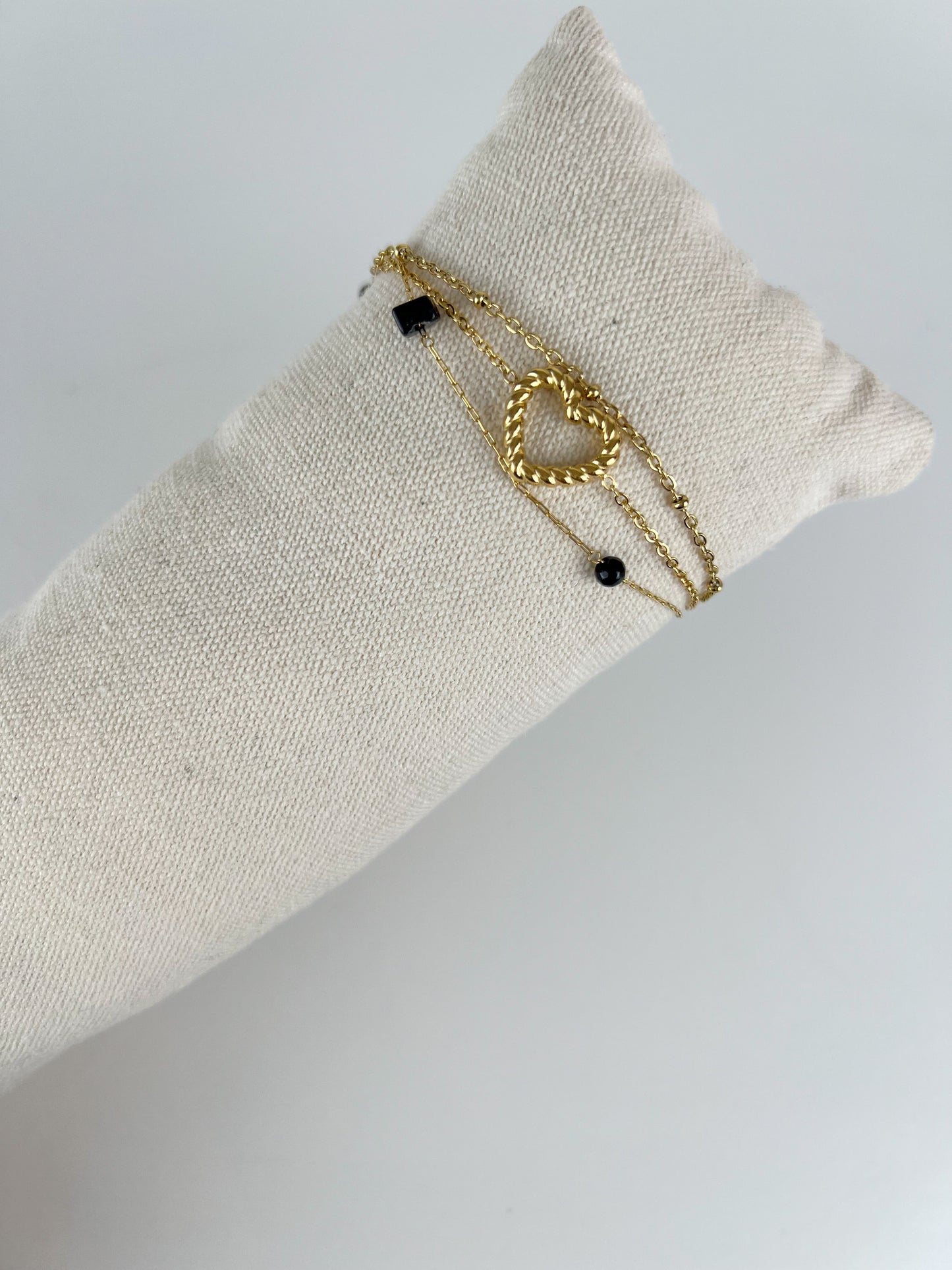 Armband meerde laagjes met hartje en gekleurde steentjes