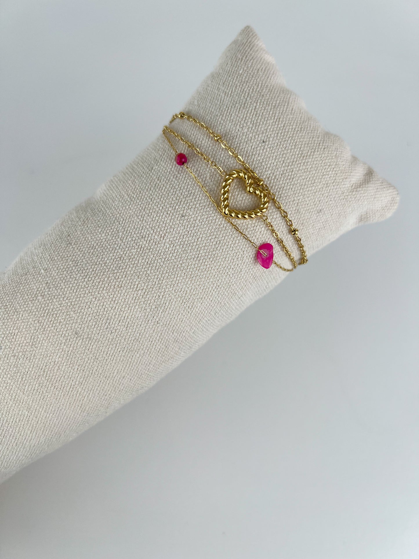 Armband meerde laagjes met hartje en gekleurde steentjes