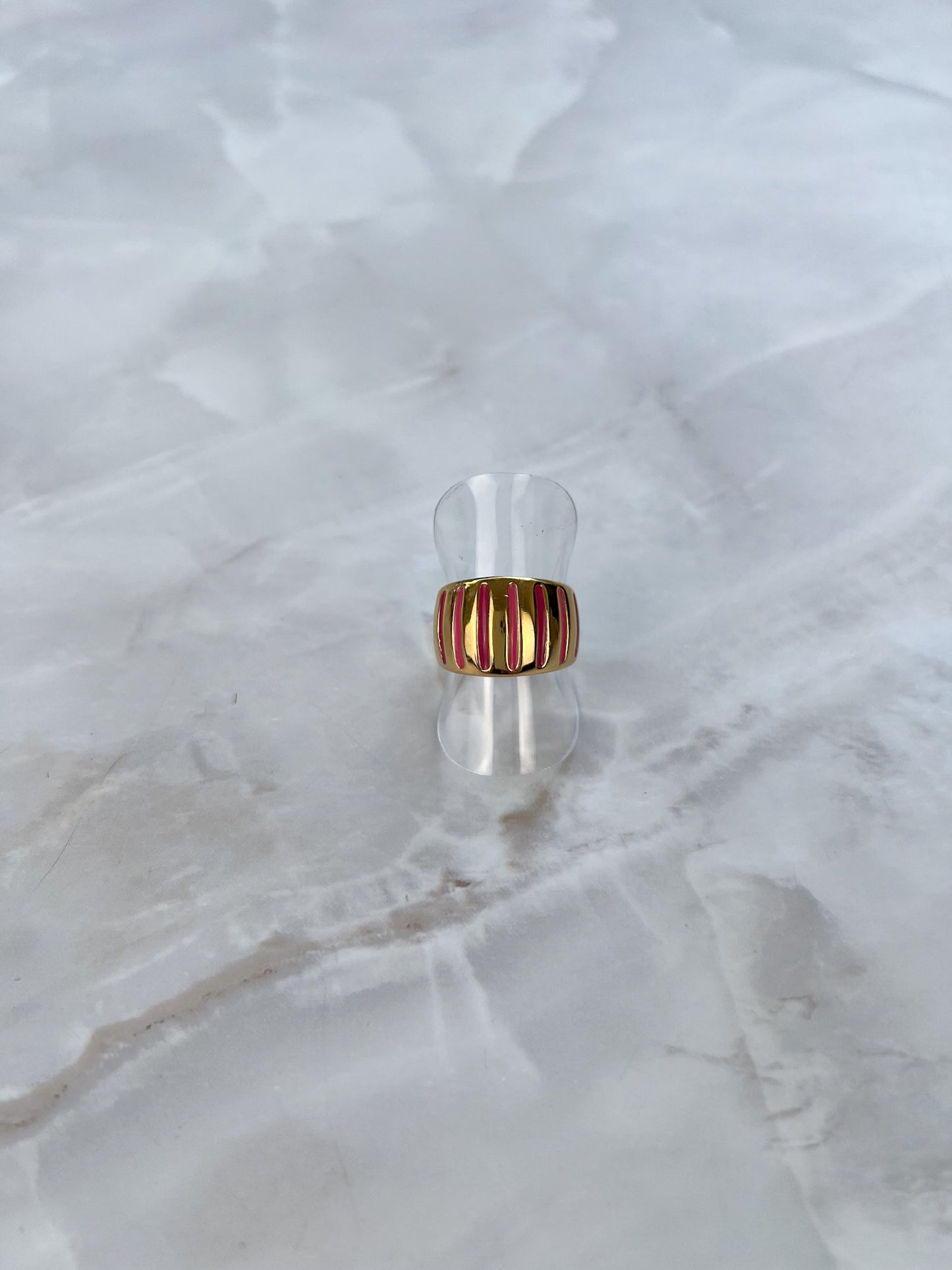 Ring met gekleurde streepjes