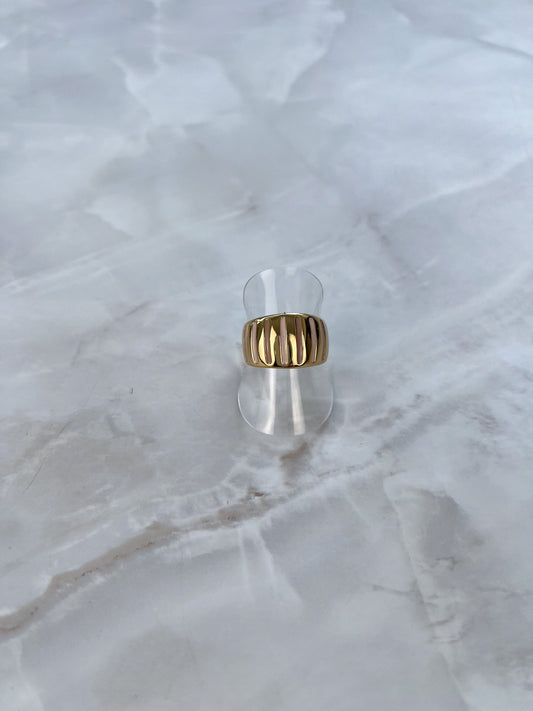 Ring met gekleurde streepjes