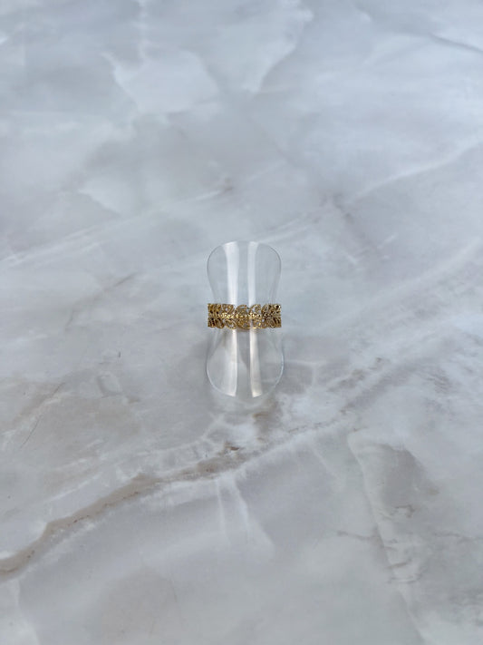 Ring rondom blaadjes met patroon