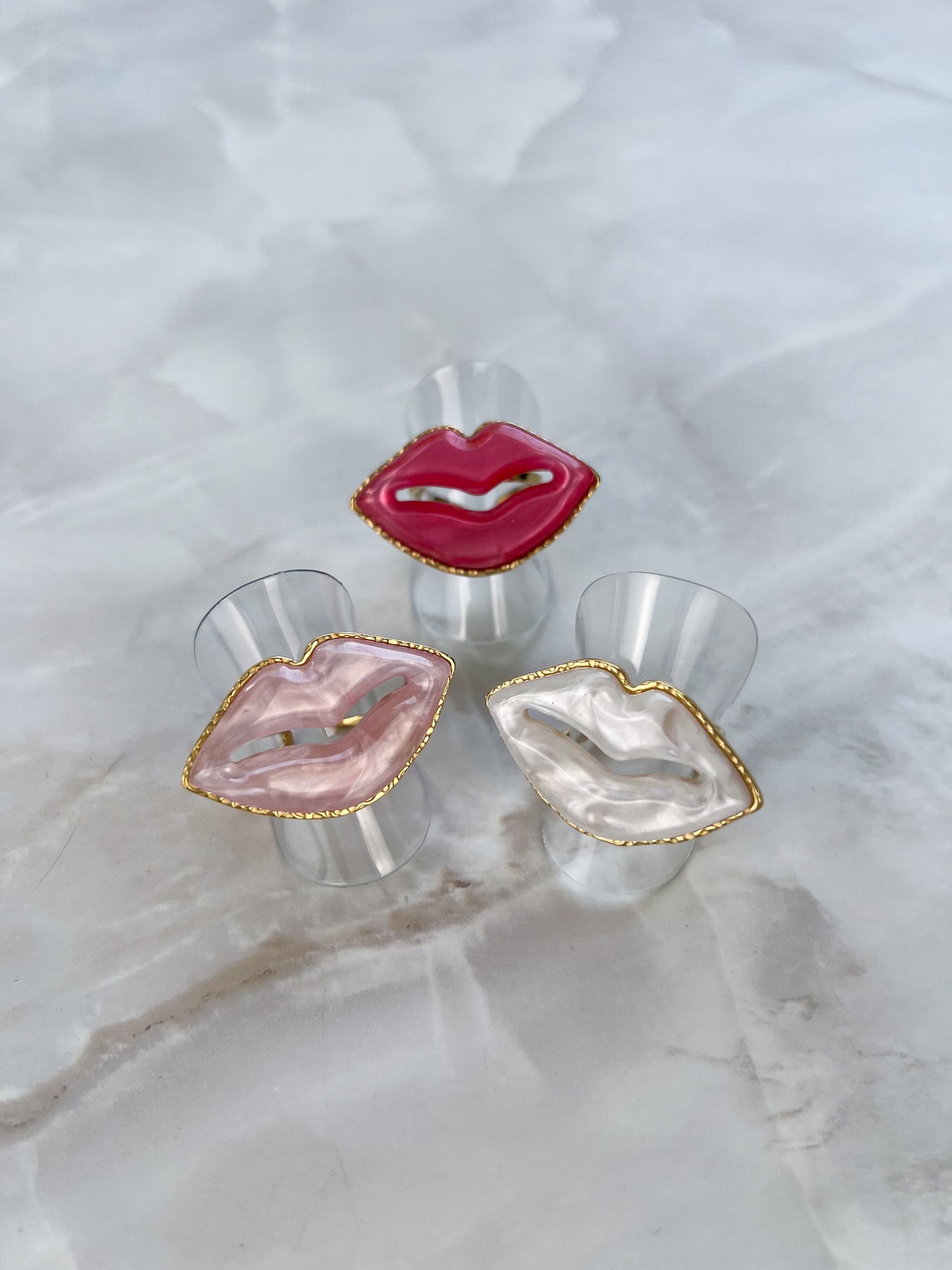 Ring lips met gekleurde steen
