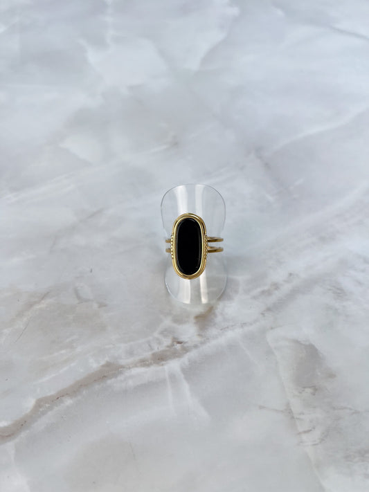 Ring met langwerpige steen