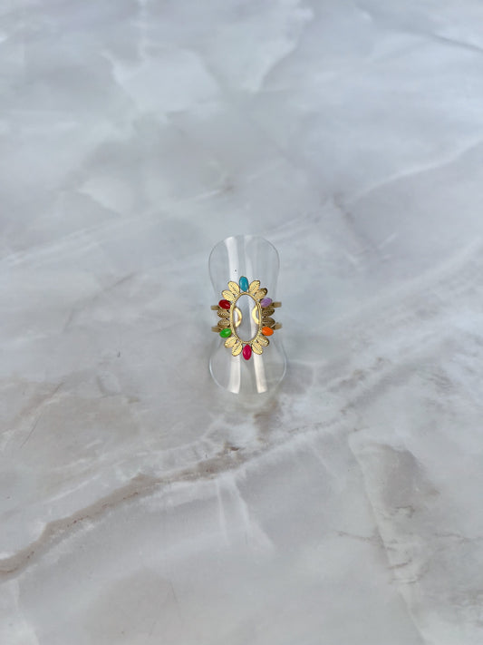 Ring met gekleurde blaadjes