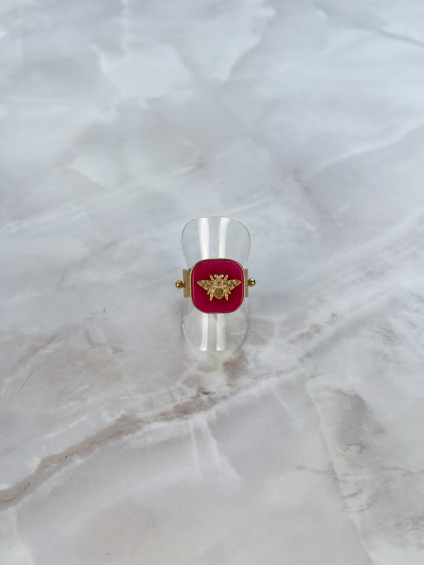 Ring steen met bij