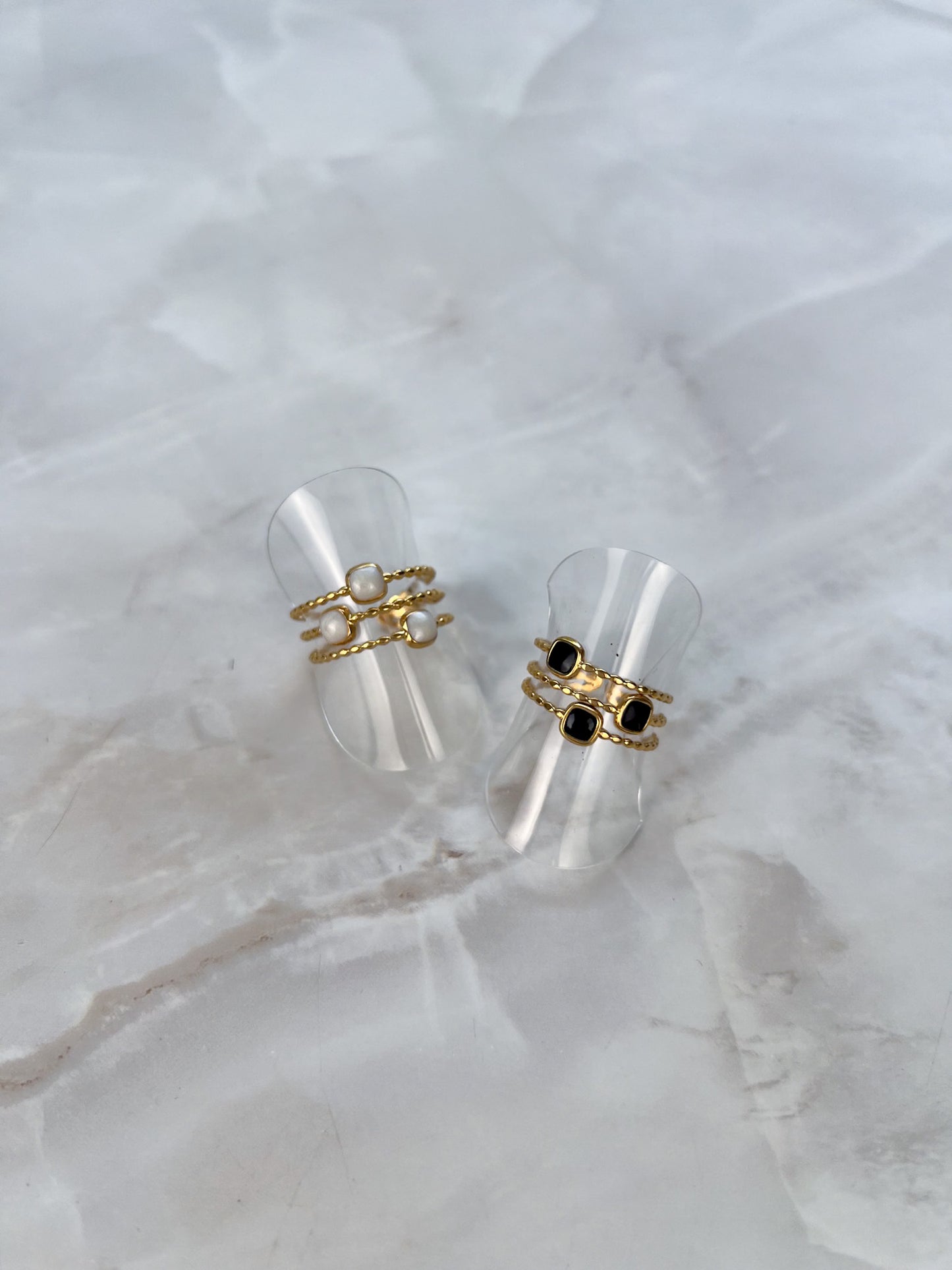Ring subtiele laagjes met steentjes