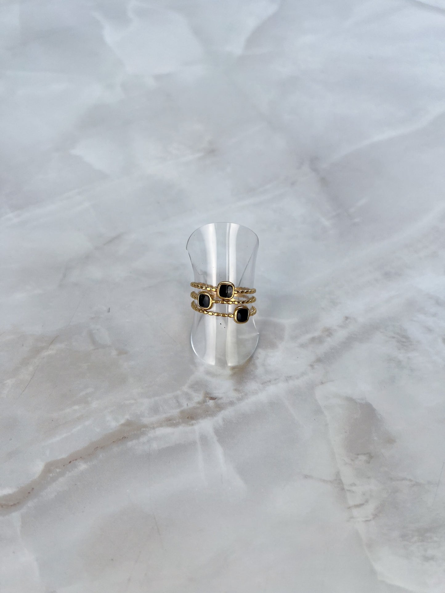 Ring subtiele laagjes met steentjes