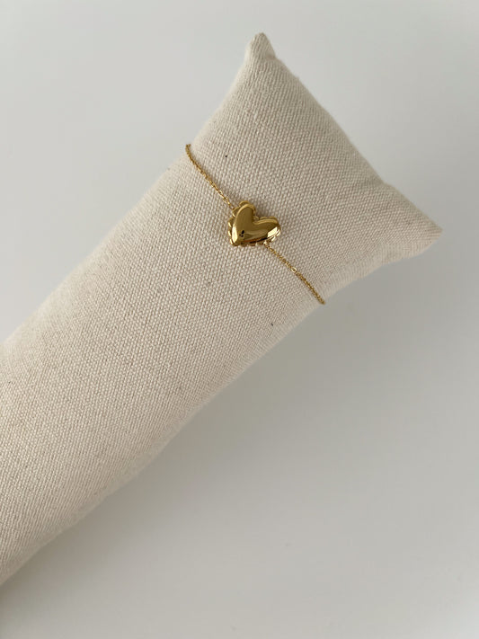 Fijn armbandje met een vol hartje