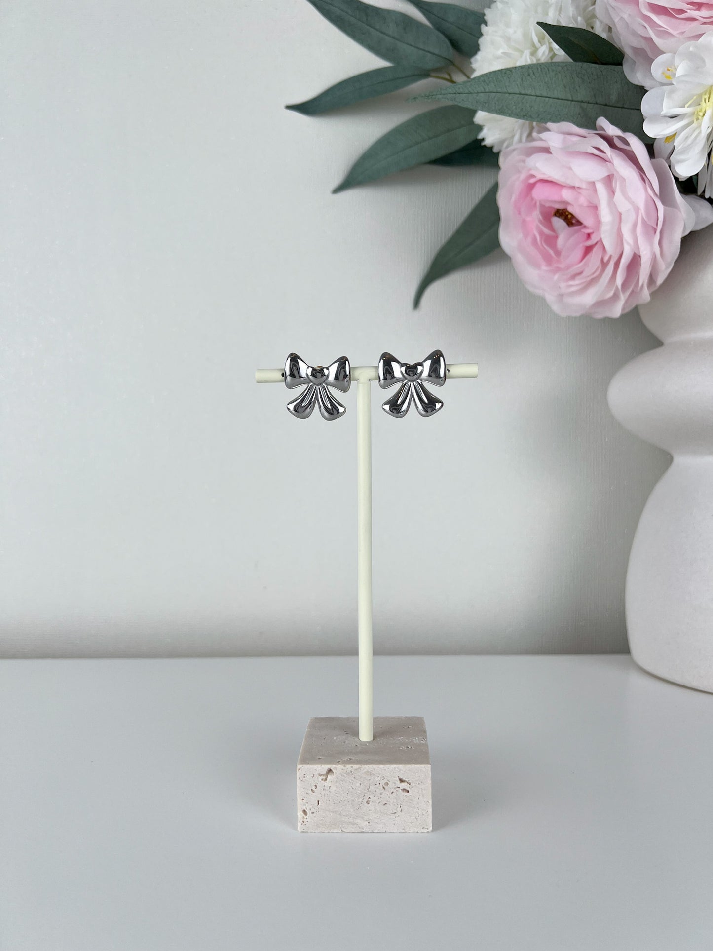 Studs oorbellen bow