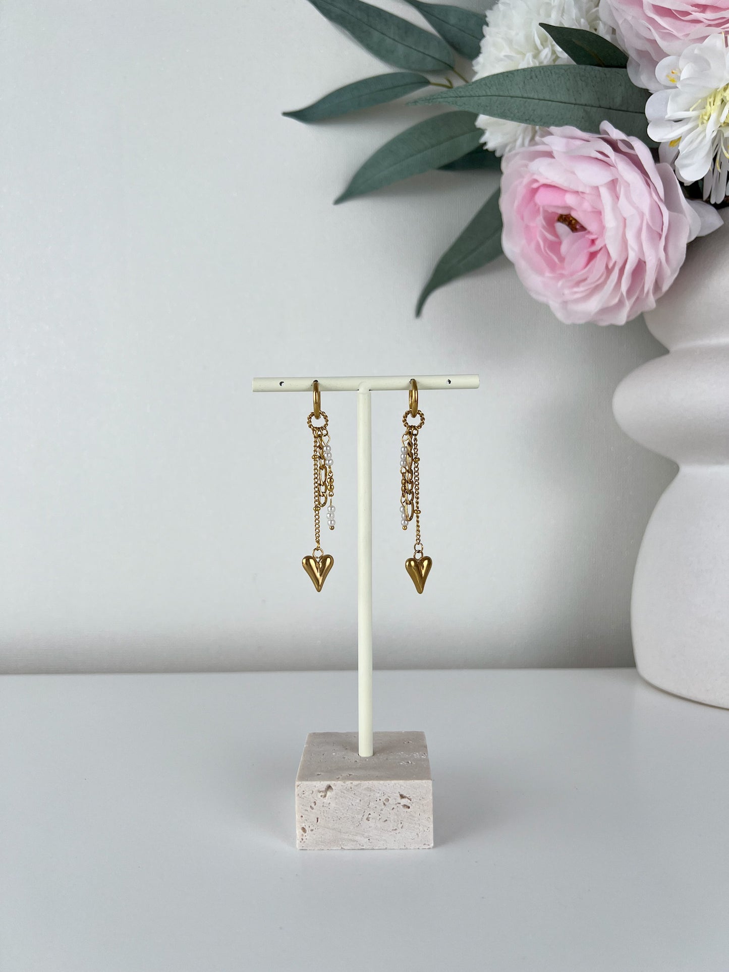 Oorbellen met schakels, parels en lovely heart