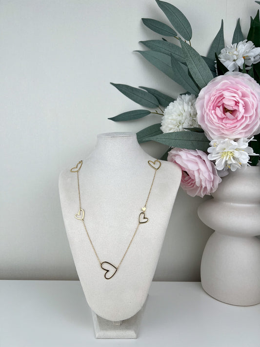 Lange ketting met open en dichte hartjes