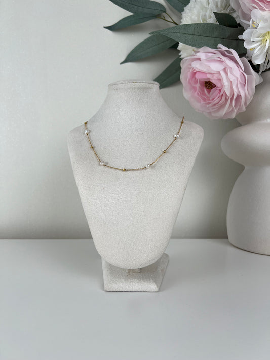 Ketting met pareltjes en balletjes