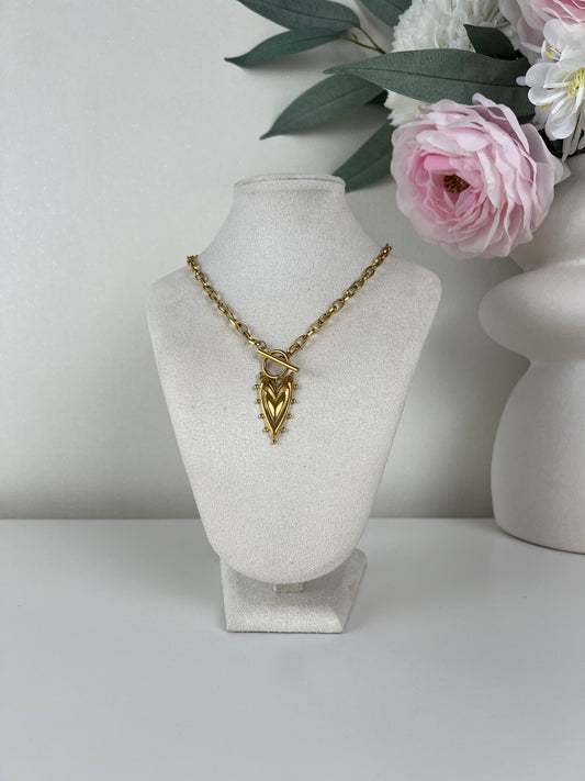 Ketting met voorsluiting en hangend hart bedel
