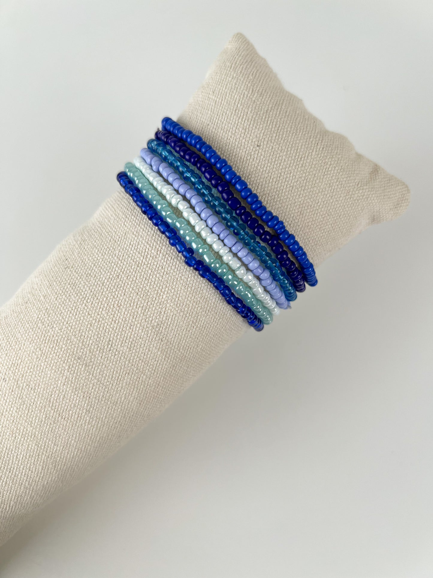 Grote set elastisch armbandjes met kleur kraaltjes