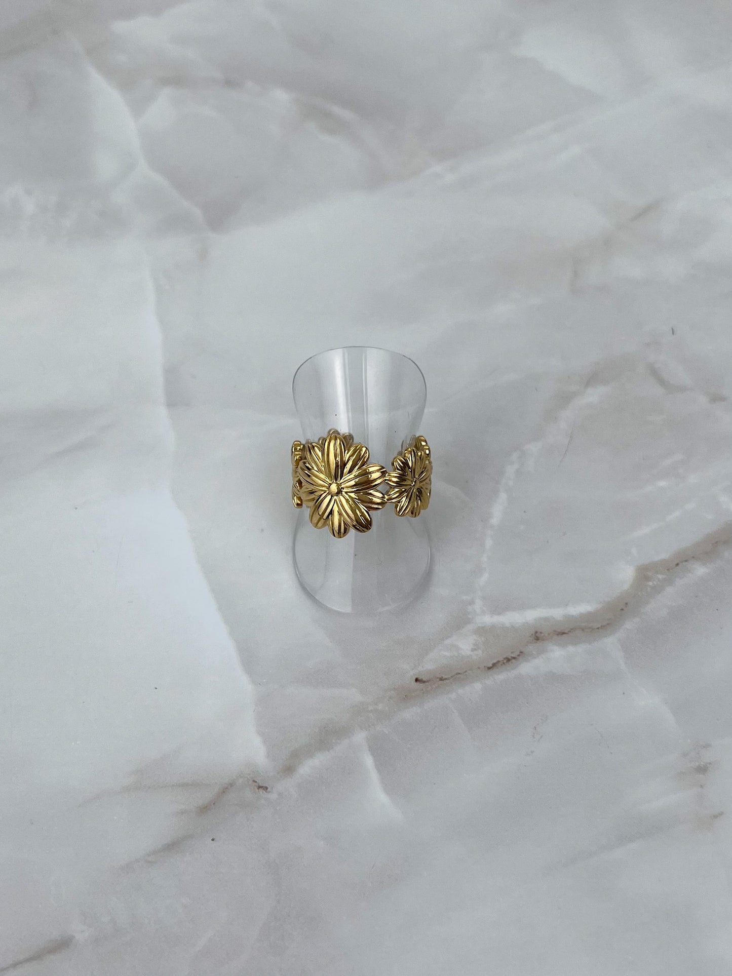 Ring rondom zonnebloemetjes