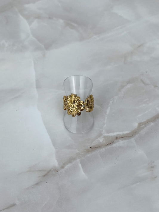 Ring rondom zonnebloemetjes