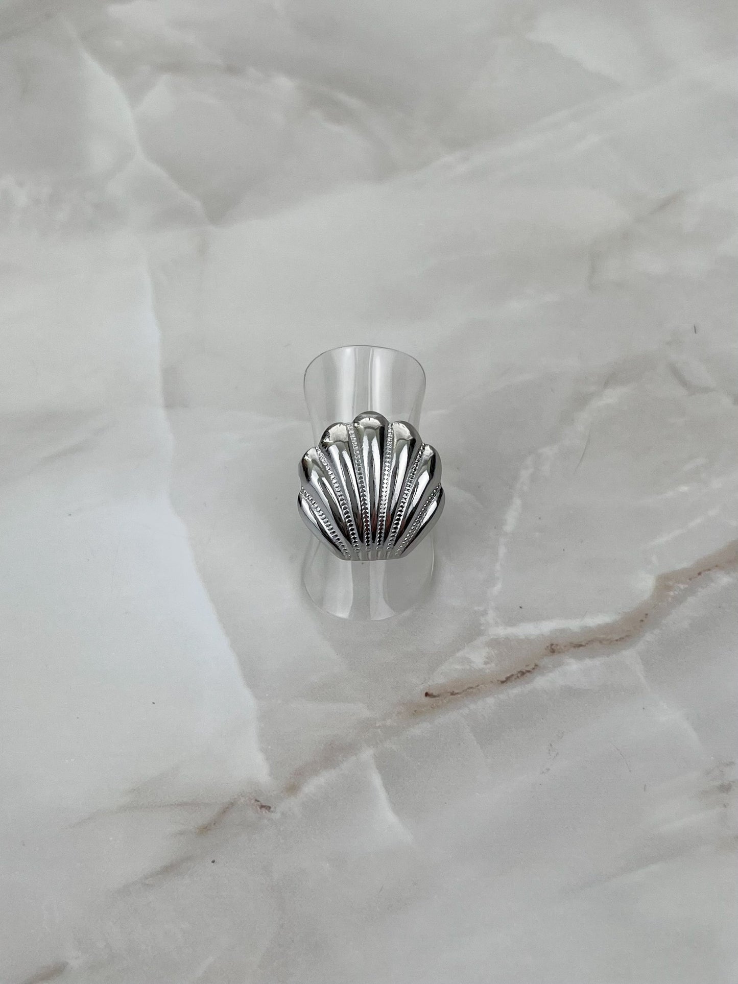 Ring big shell