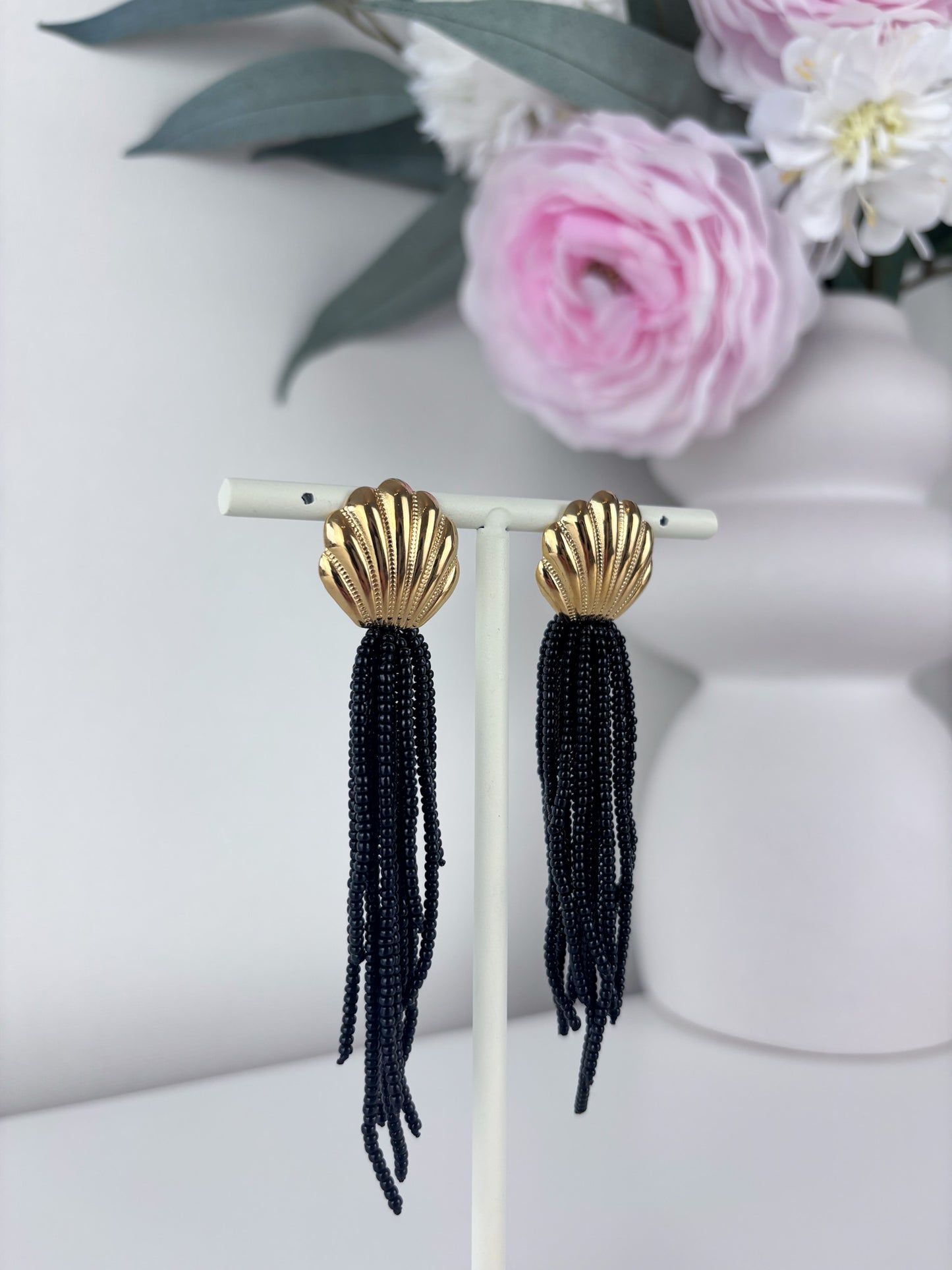 Statement schelp oorbellen met kraaltjes