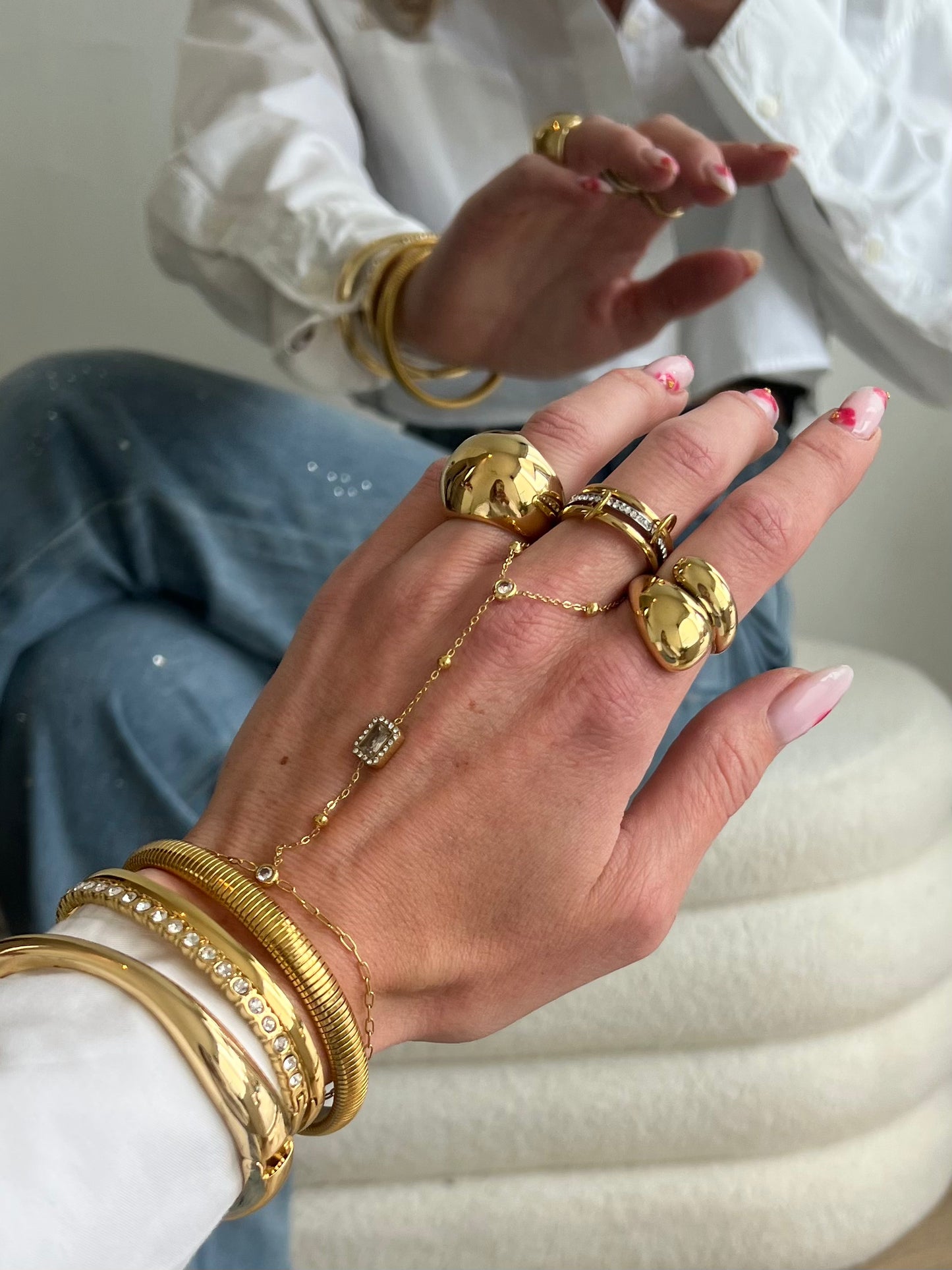 Hand chain met statement steen