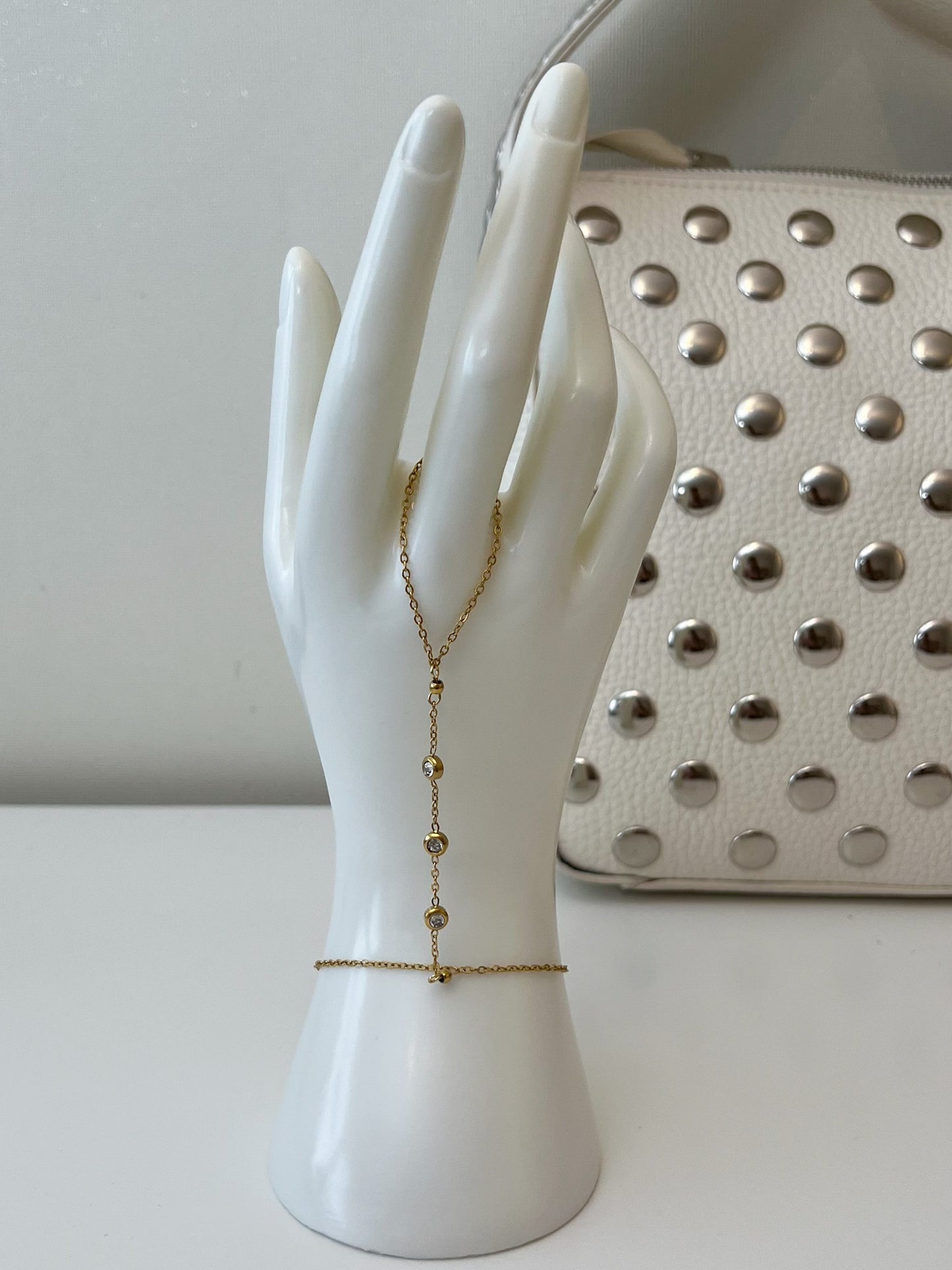 Hand chain triple diamonds