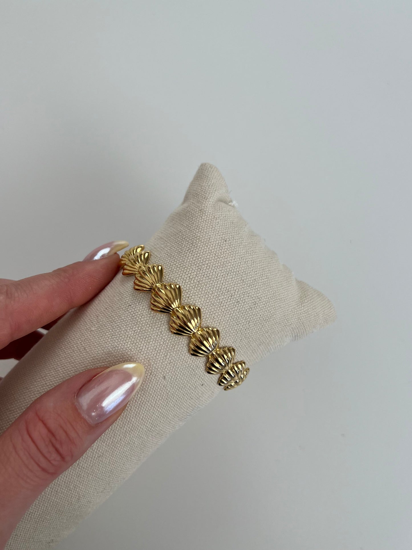 Bangle subtiele zeeschelpjes