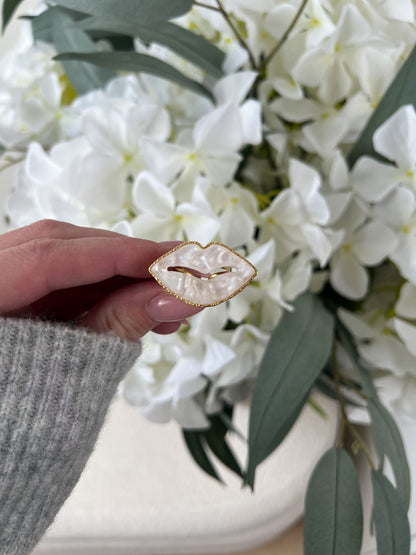 Ring lips met gekleurde steen