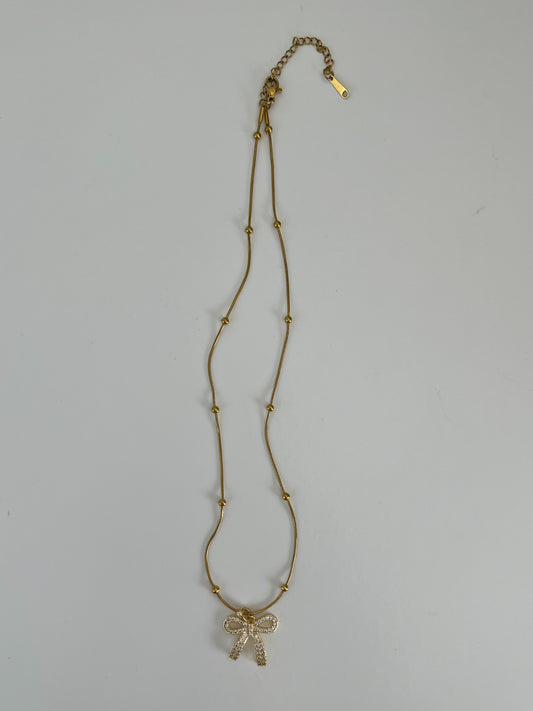 Balletjes ketting met strik bedel