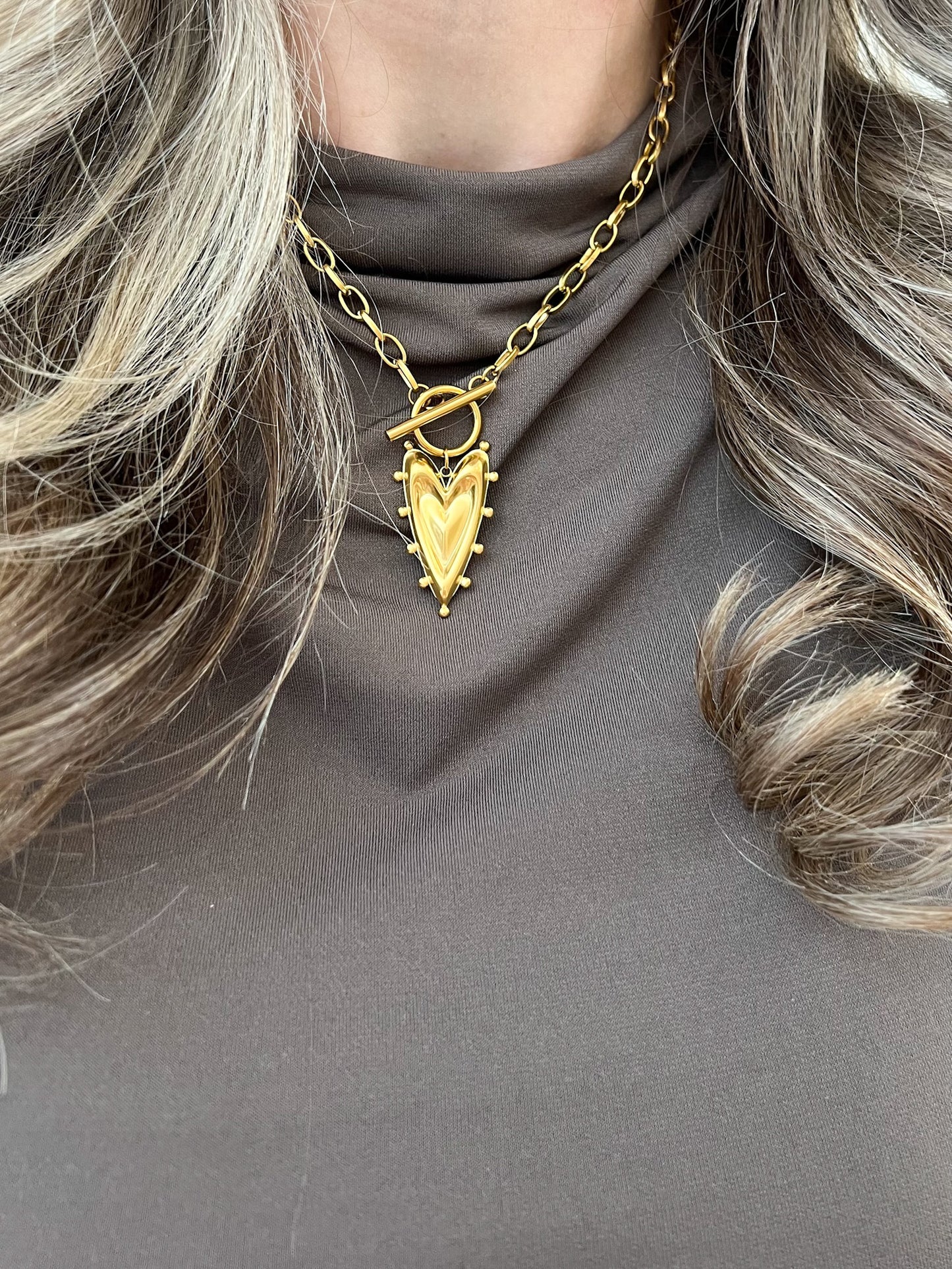 Ketting met voorsluiting en hangend hart bedel