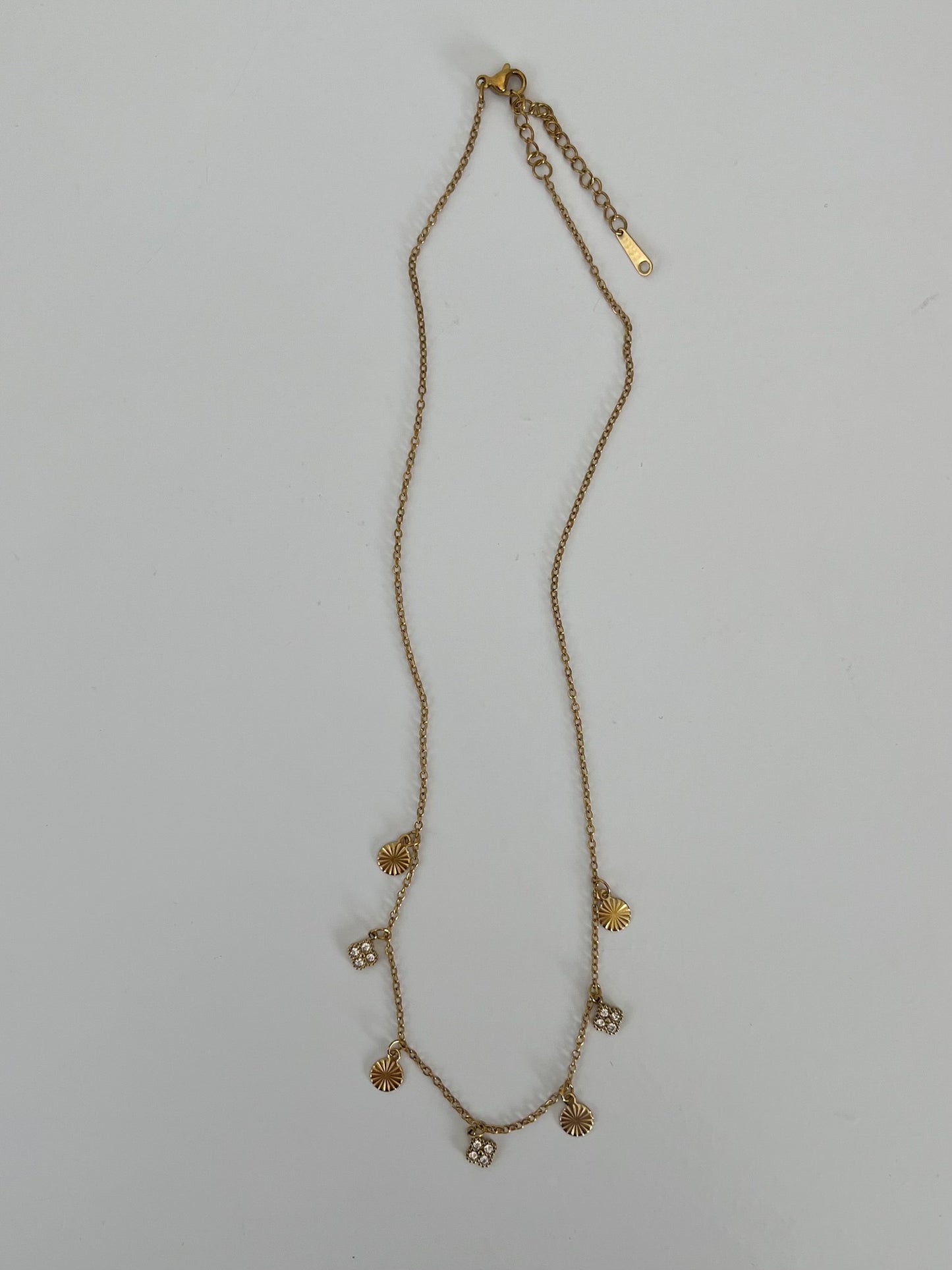 Ketting met verschillende bedeltjes