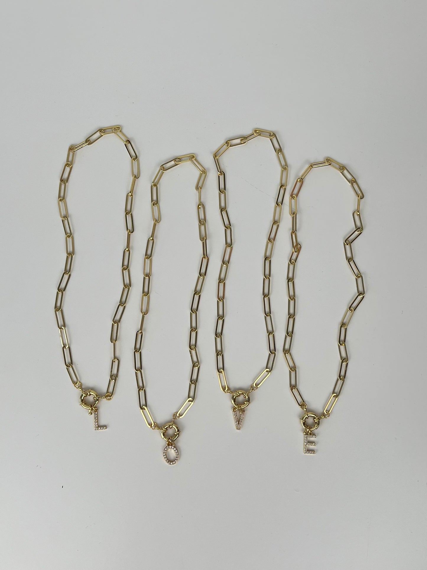 Strass letter necklace voorsluiting