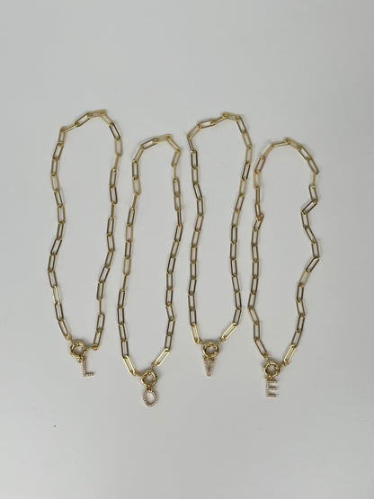 Strass letter necklace voorsluiting