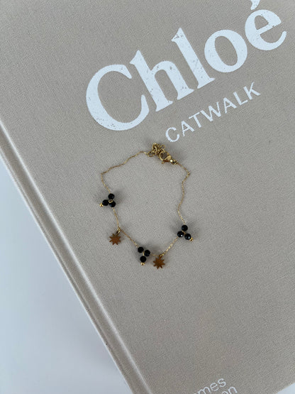 Fijne armband met fijne kraaltjes en bedeltjes