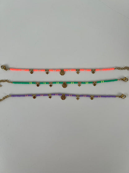 Armband fijne kraaltjes met bedeltjes