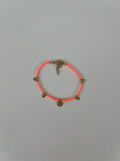 Armband fijne kraaltjes met bedeltjes