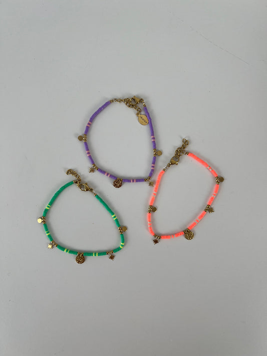 Armband fijne kraaltjes met bedeltjes