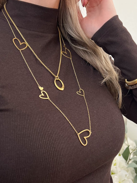 Lange ketting met open en dichte hartjes