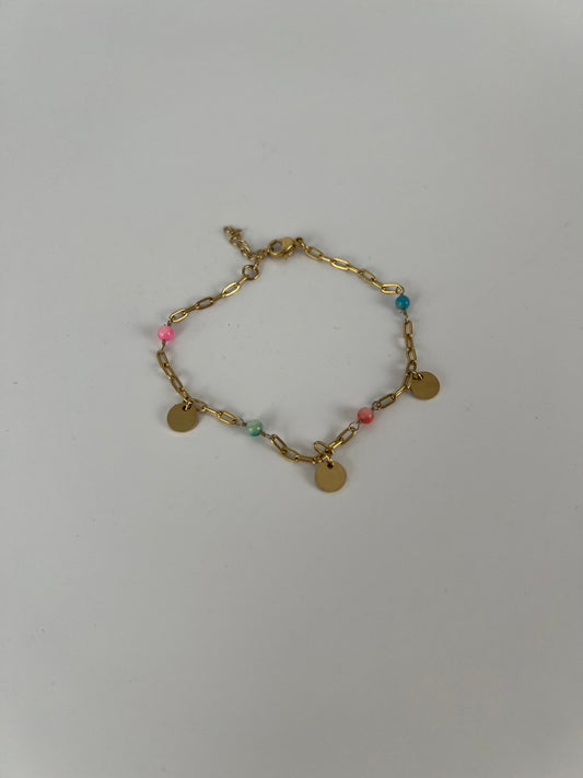Armband met gekleurde balletjes