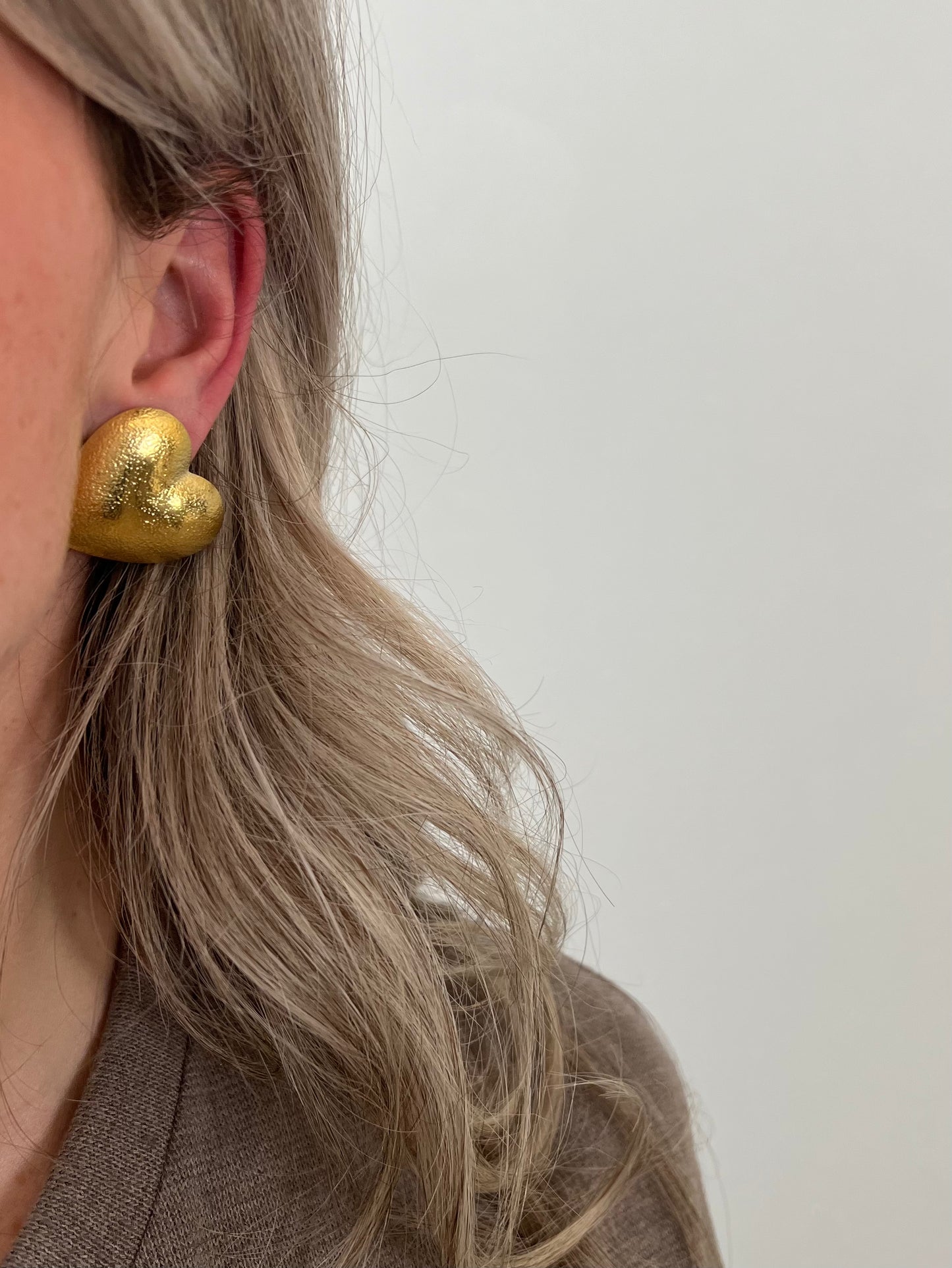 Studs oorbellen volle hartjes met patroon