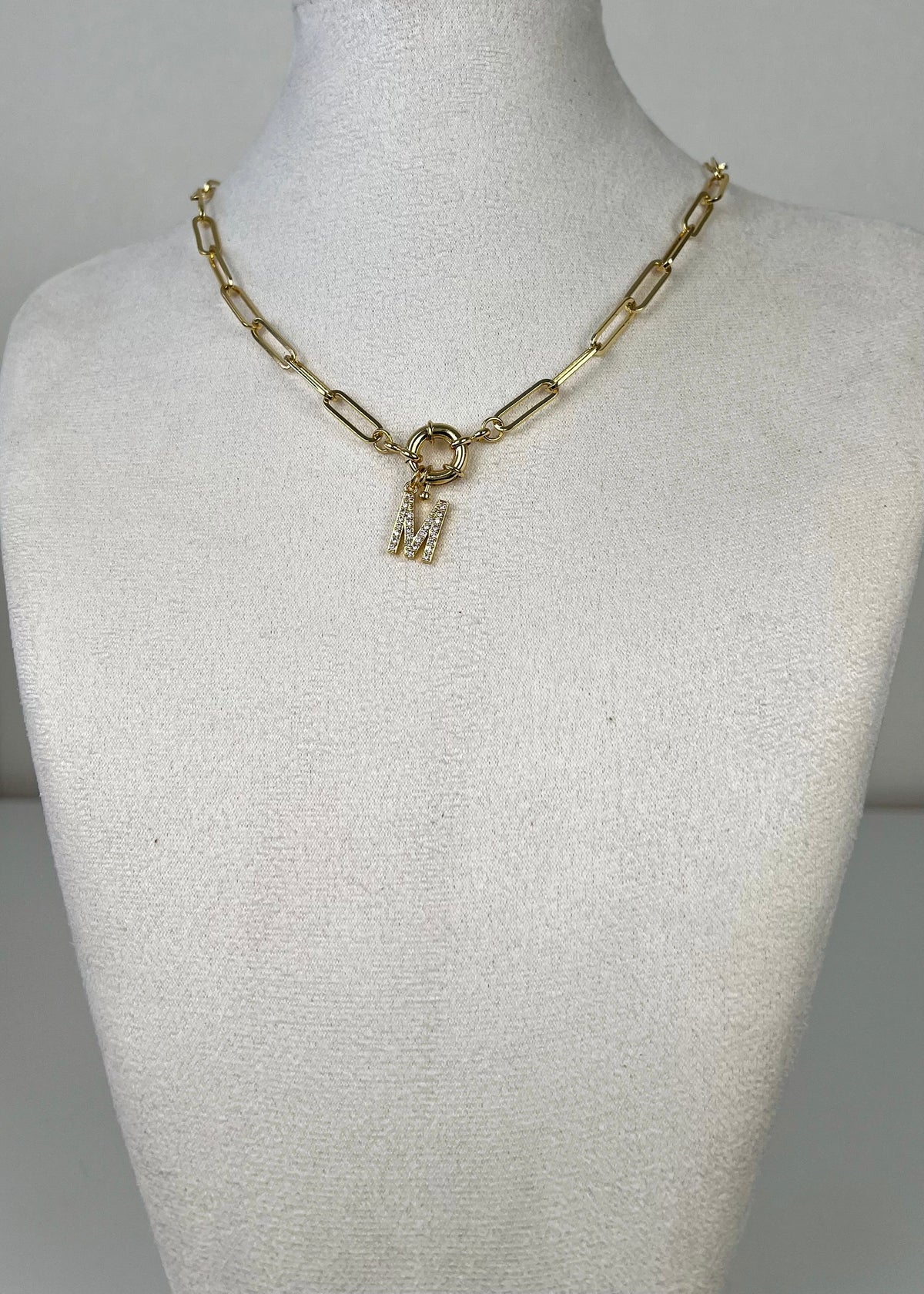Strass letter necklace voorsluiting