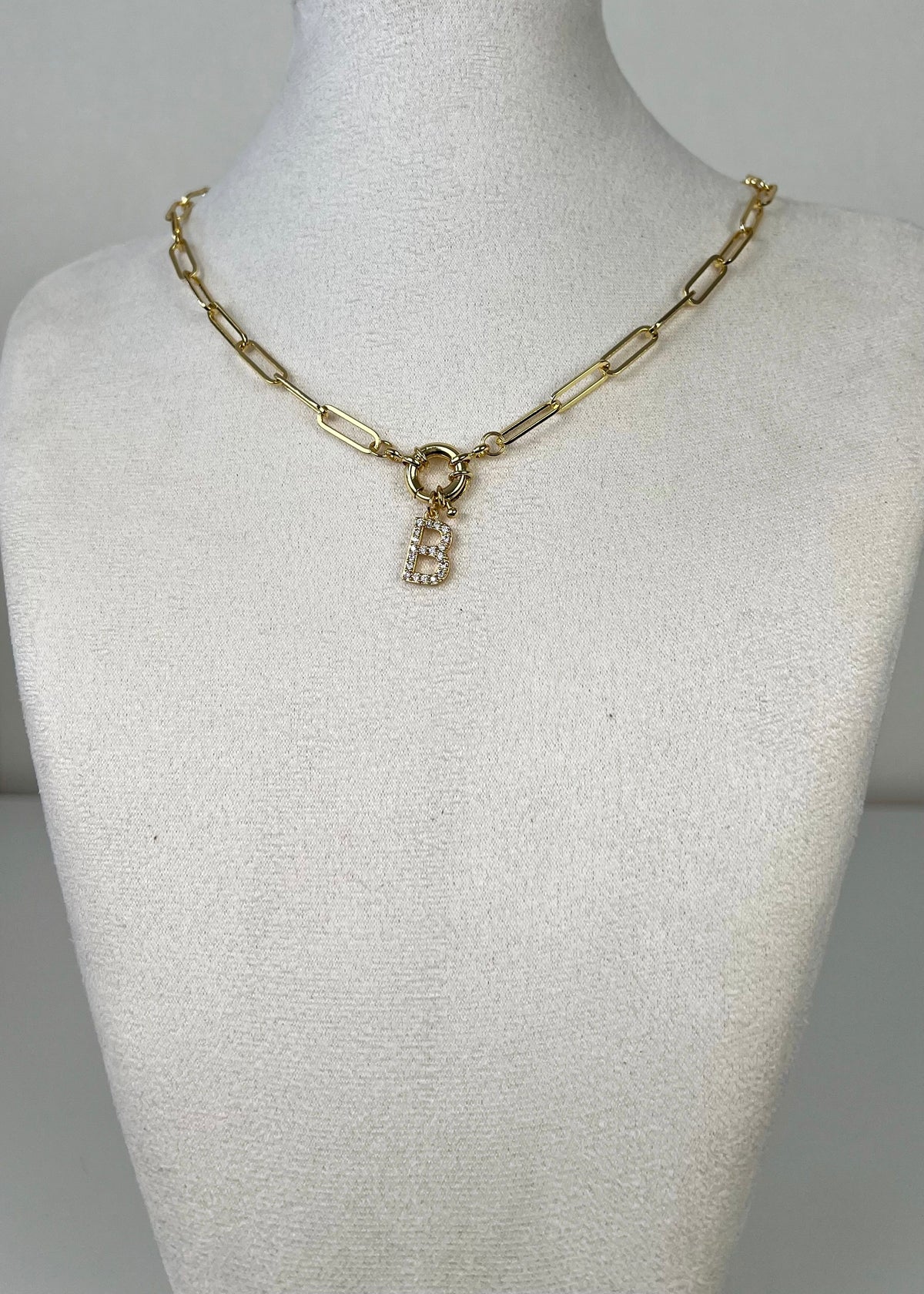 Strass letter necklace voorsluiting