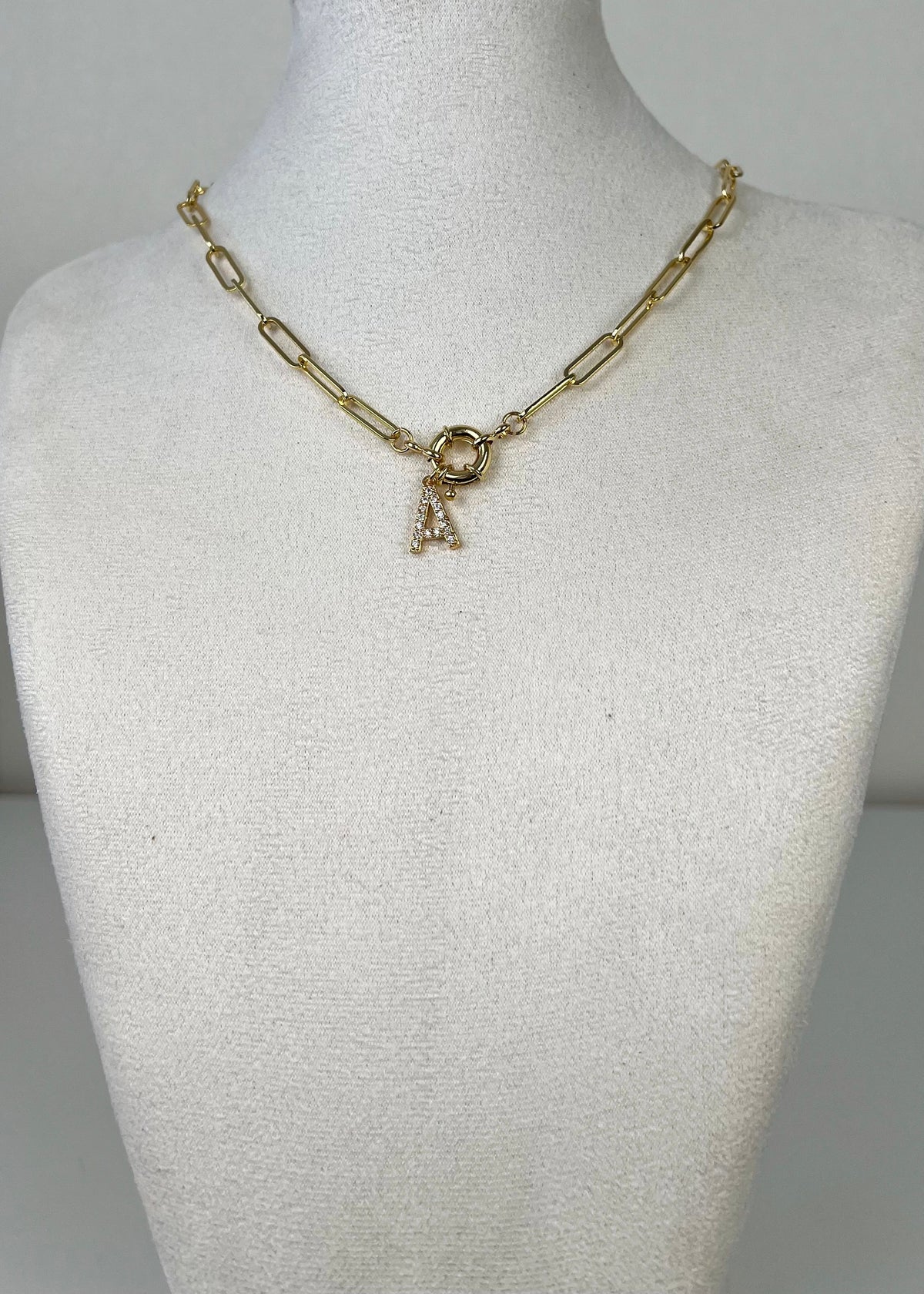 Strass letter necklace voorsluiting