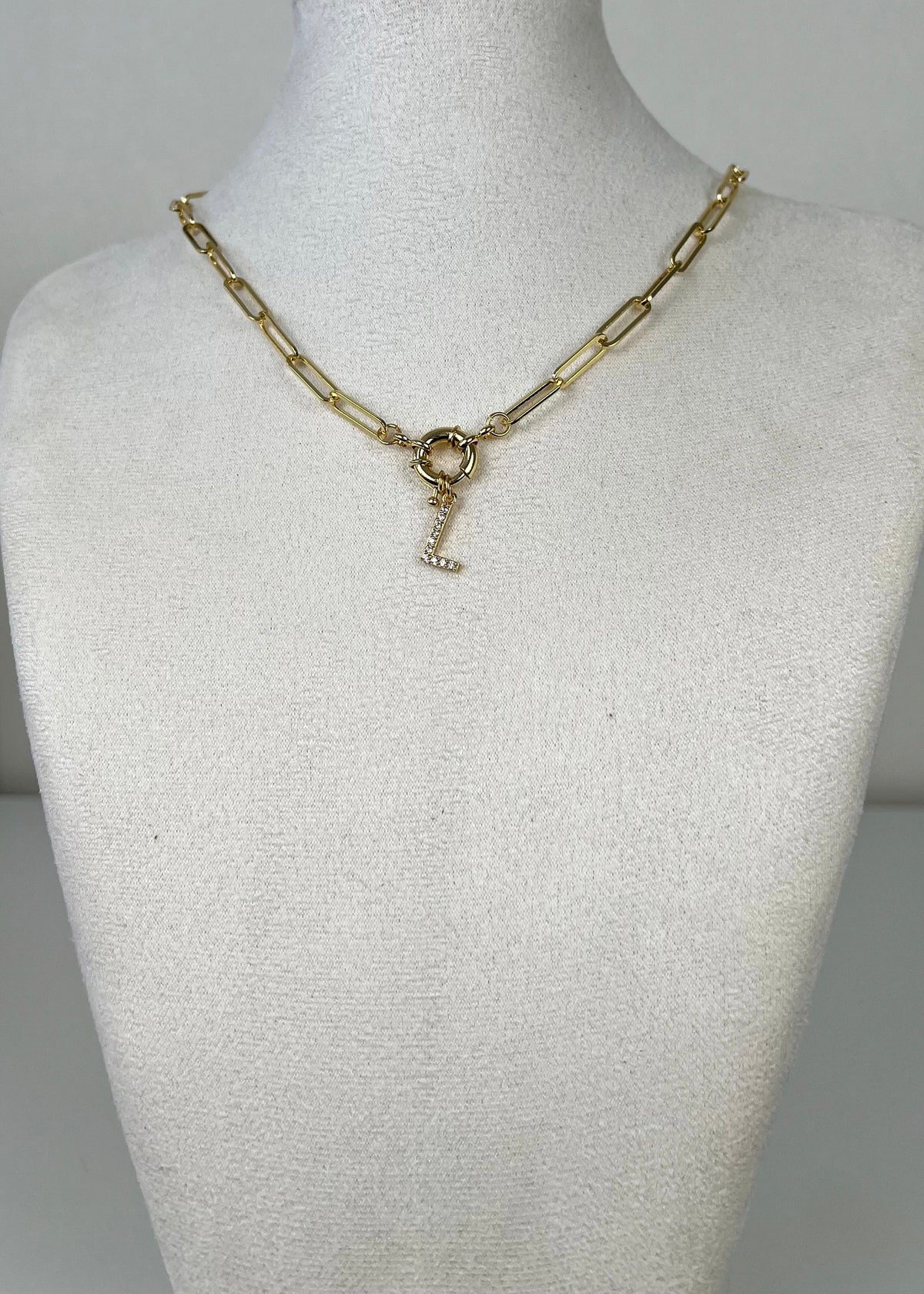 Strass letter necklace voorsluiting