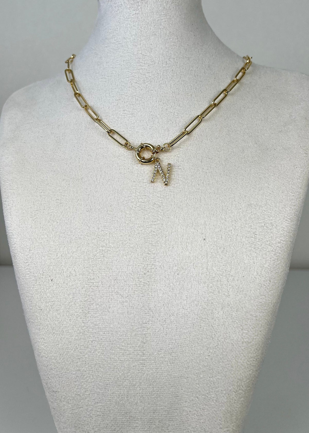 Strass letter necklace voorsluiting